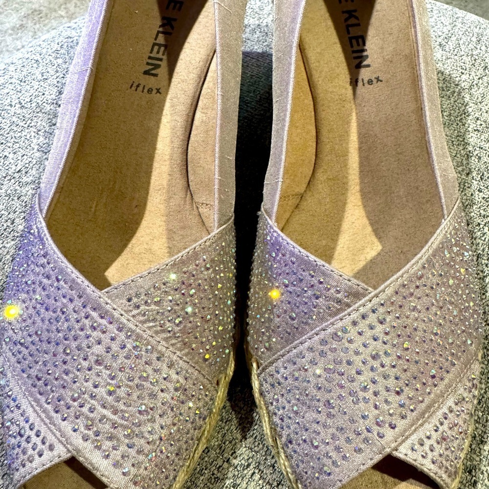 Anne Klein (i-flex) 9.5 heel size 3 inches brand new with out tags
